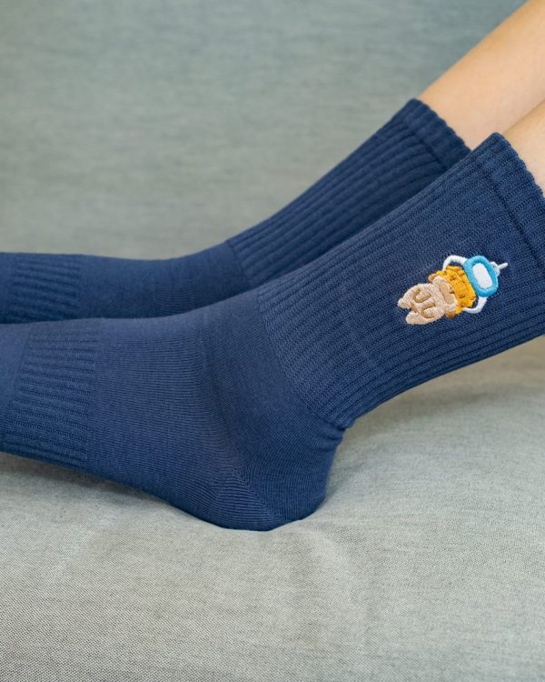 《冷帽小狗》限量香港聯名刺繡中筒襪