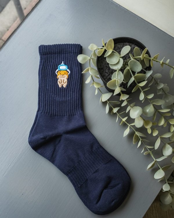 《冷帽小狗》限量香港聯名刺繡中筒襪