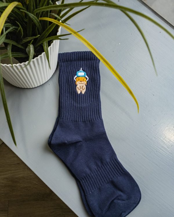《冷帽小狗》限量香港聯名刺繡中筒襪