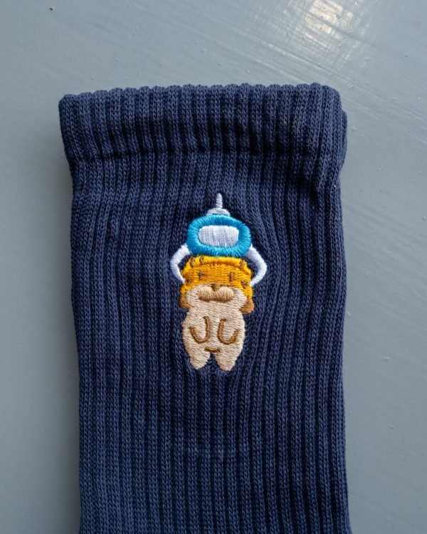 《冷帽小狗》限量香港聯名刺繡中筒襪