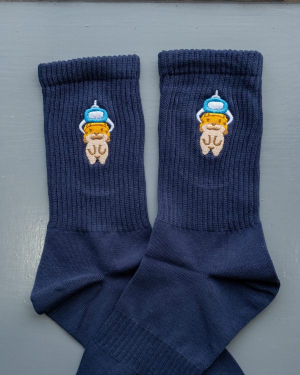 《冷帽小狗》限量香港聯名刺繡中筒襪